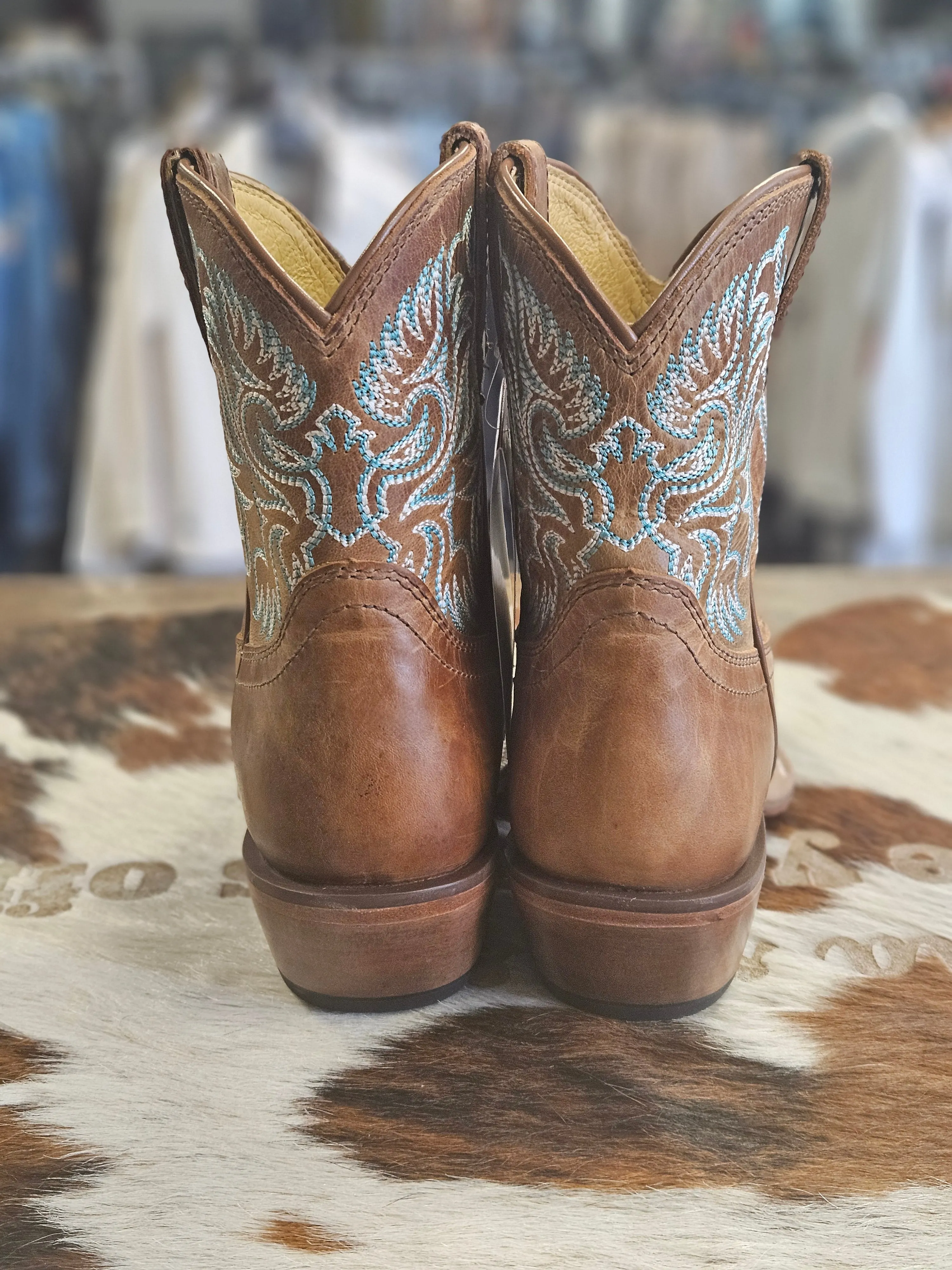 Justin Women's Isabella 7" Shorty Barwood Cowhide Boot