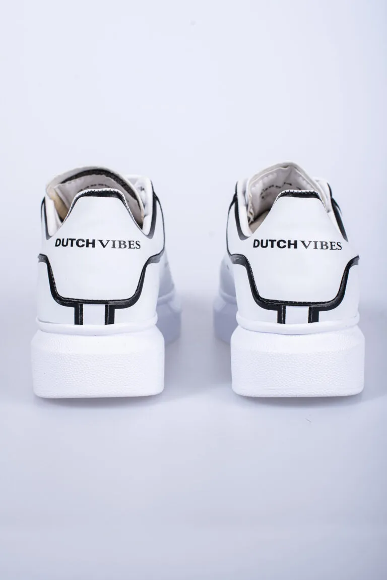 THE STRIPED SNEAKERS