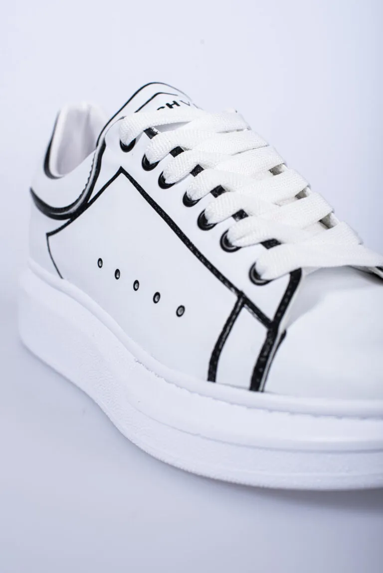 THE STRIPED SNEAKERS