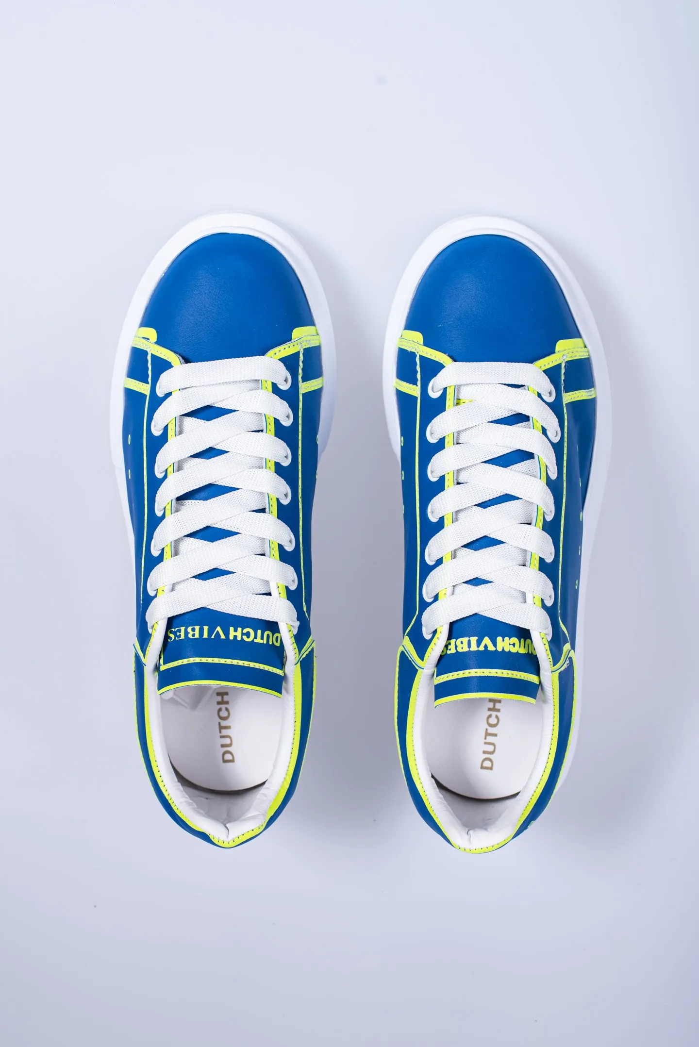 THE STRIPED SNEAKERS